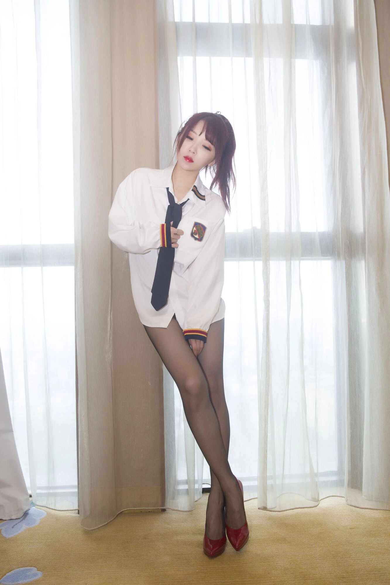 斗鱼主播小女巫露娜 - 白色衬衫(2)