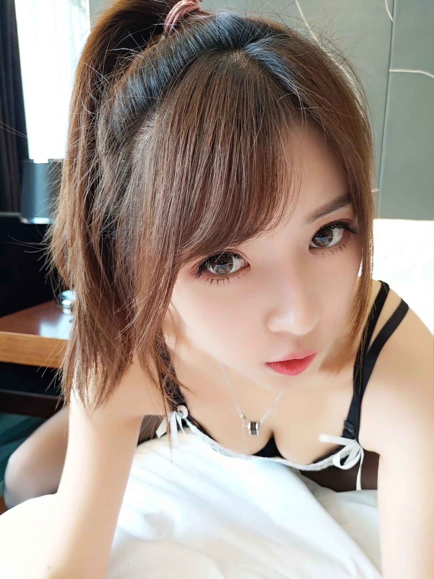 斗鱼主播小女巫露娜 – 黑色吊带裙(26)