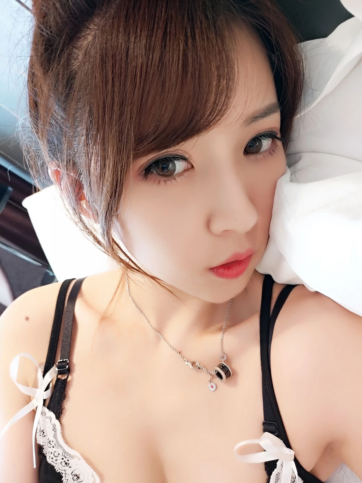 斗鱼主播小女巫露娜 – 黑色吊带裙(2)
