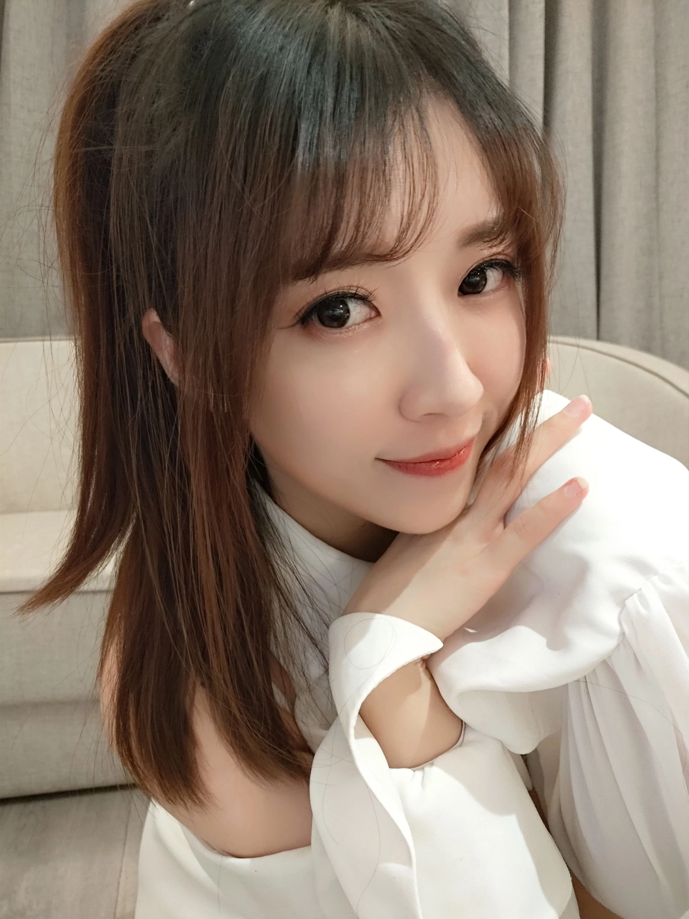【网络收集系列】福利姬小女巫露娜《 条纹提花白衬 》VIP 福利帖【40P】(16)
