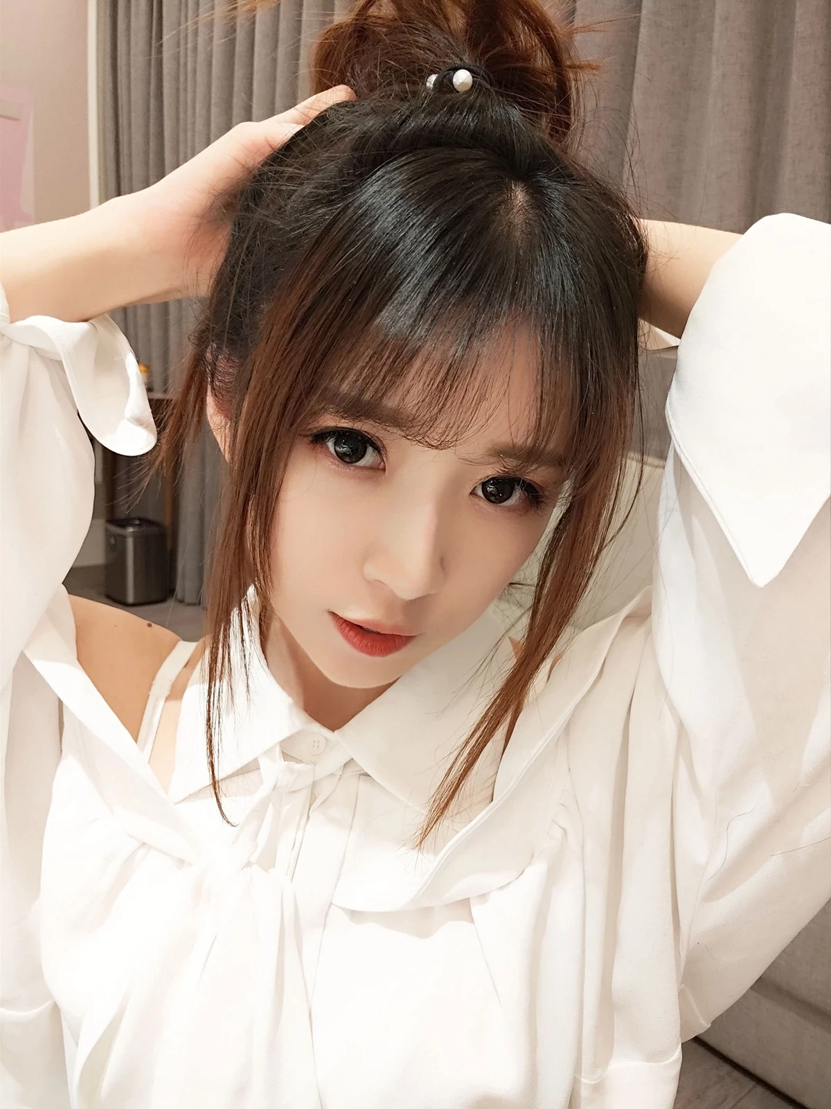 斗鱼主播小女巫露娜条纹提花白衬衣主题半撩露白嫩美腿迷人诱惑写真39P(37)