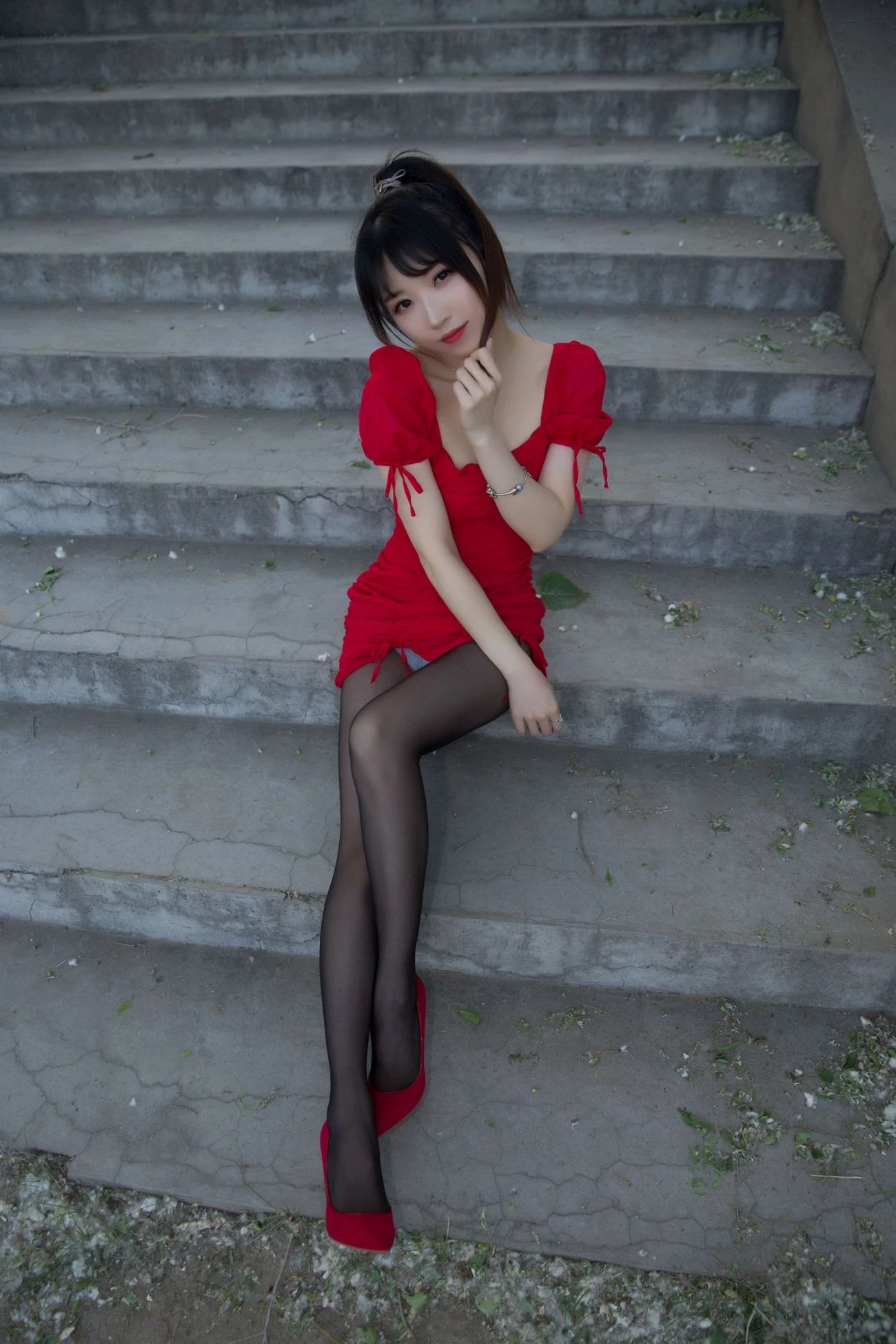 小女巫露娜 户外小红裙 [67P](58)
