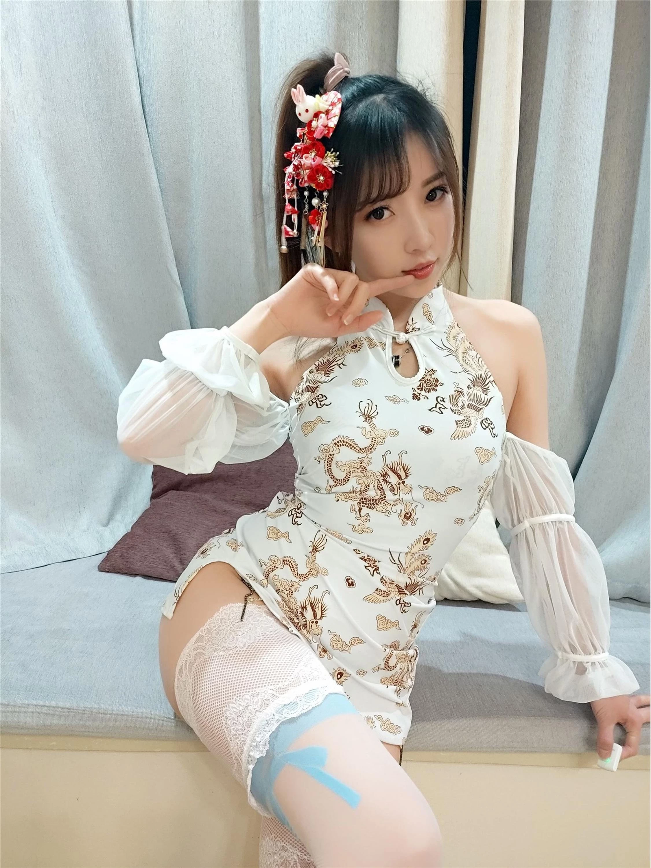【网络收集系列】福利姬 小女巫露娜《 白色蕾丝长筒 》VIP福利帖【40P】(12)