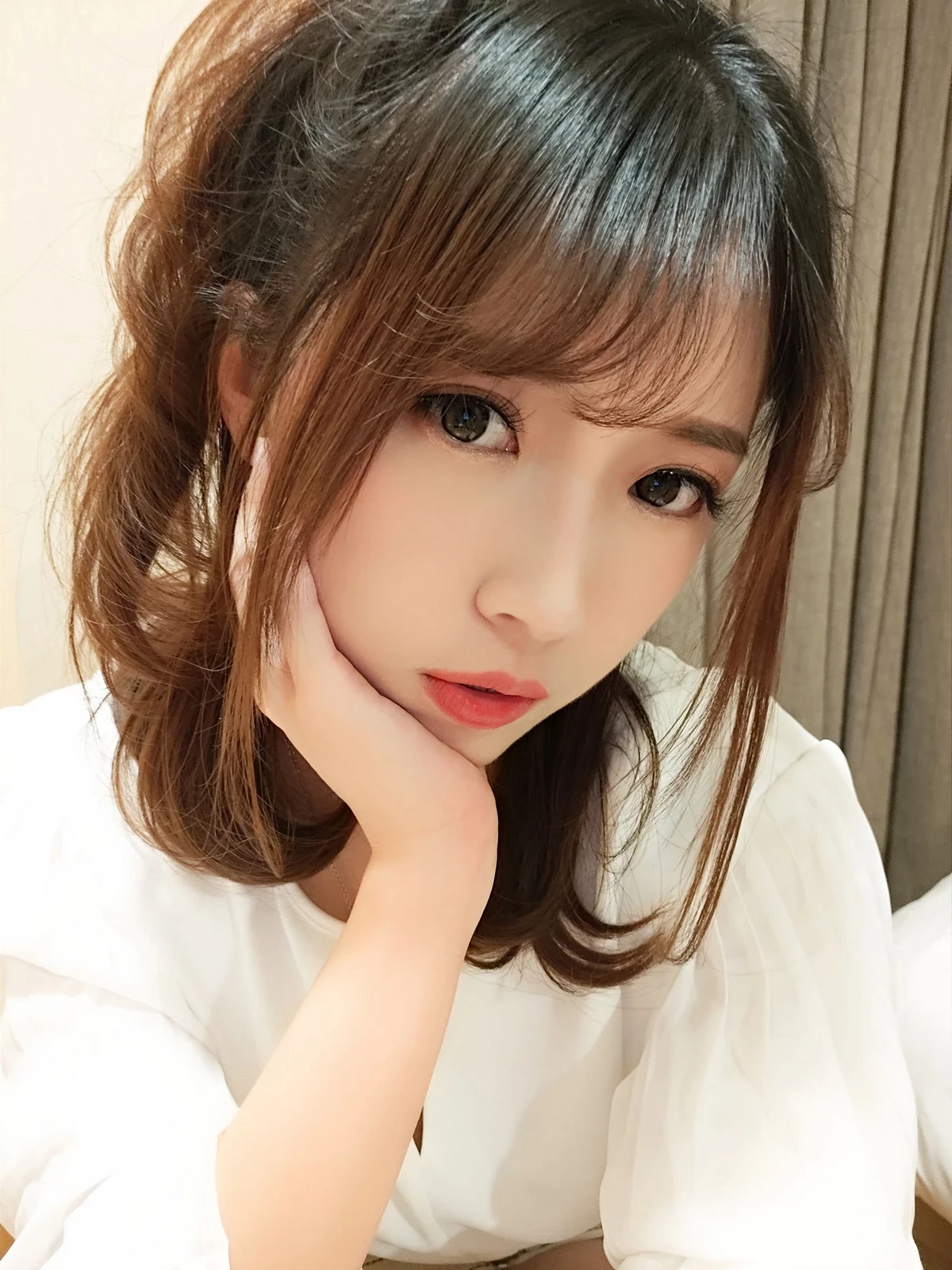 斗鱼主播小女巫露娜OL风居家少妇主题制服套装肉丝裤袜秀美腿诱惑写真40P(7)
