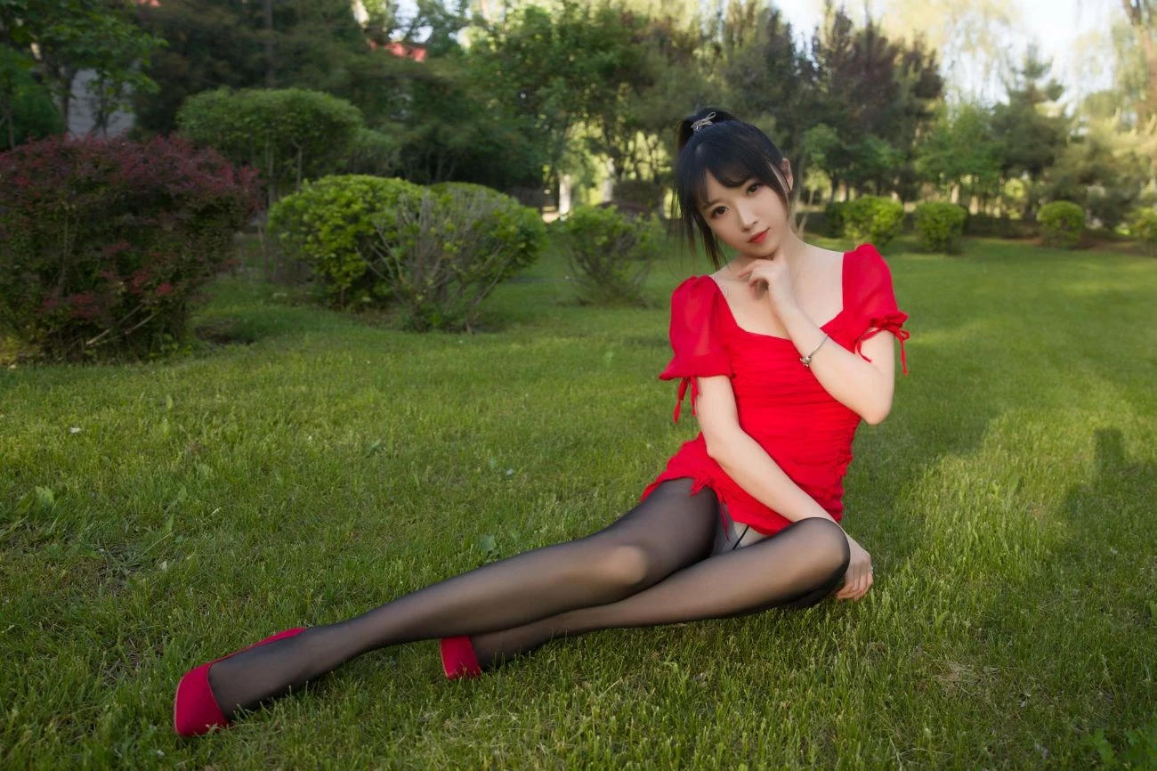 小女巫露娜 户外小红裙 [67P](33)