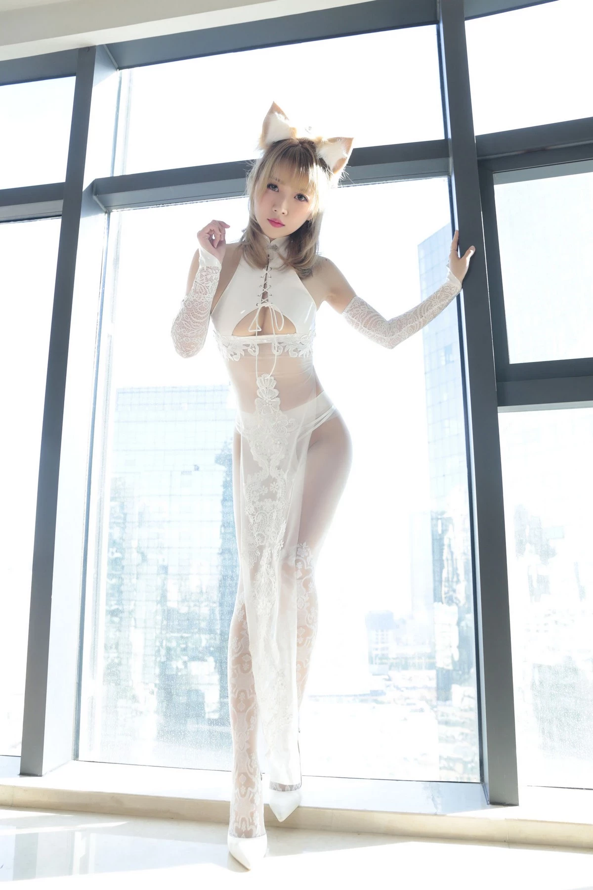 斗鱼主播小女巫露娜白色恋人主题私房性感薄纱配超薄肉丝裤袜迷人诱惑写真21P(15)